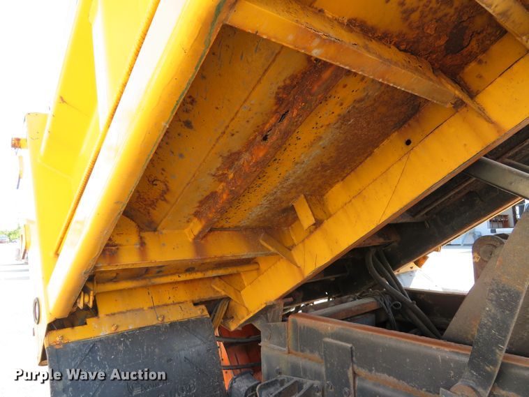 image for item DH1605 2004 Ford F750 Super Duty XL dump truck