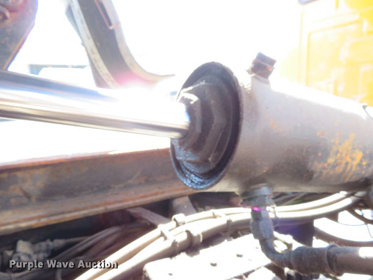 image for item DH1605 2004 Ford F750 Super Duty XL dump truck