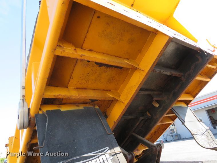 image for item DH1605 2004 Ford F750 Super Duty XL dump truck