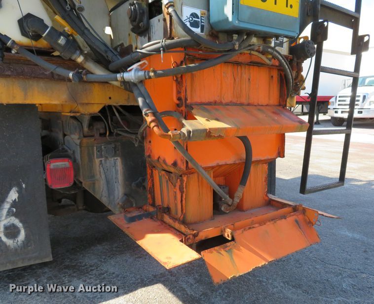 image for item DH1605 2004 Ford F750 Super Duty XL dump truck