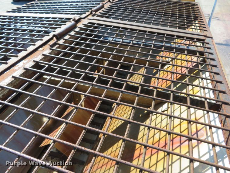 image for item DH1605 2004 Ford F750 Super Duty XL dump truck