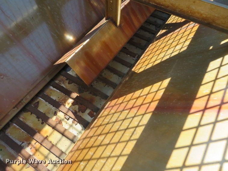 image for item DH1605 2004 Ford F750 Super Duty XL dump truck