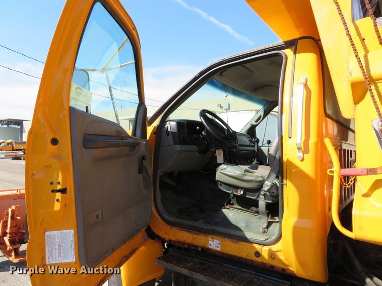 image for item DH1605 2004 Ford F750 Super Duty XL dump truck