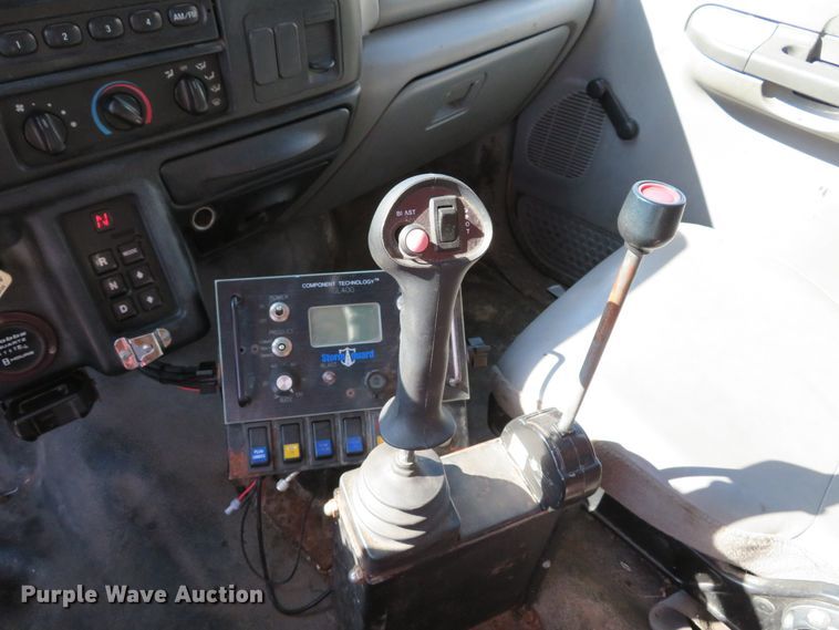 image for item DH1605 2004 Ford F750 Super Duty XL dump truck