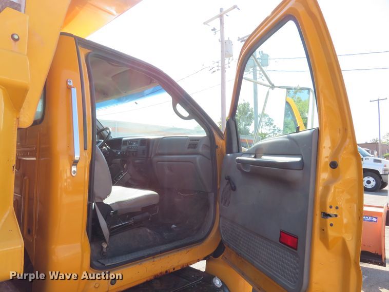 image for item DH1605 2004 Ford F750 Super Duty XL dump truck