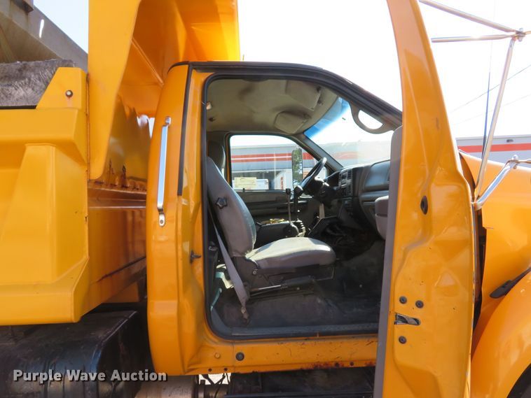 image for item DH1605 2004 Ford F750 Super Duty XL dump truck
