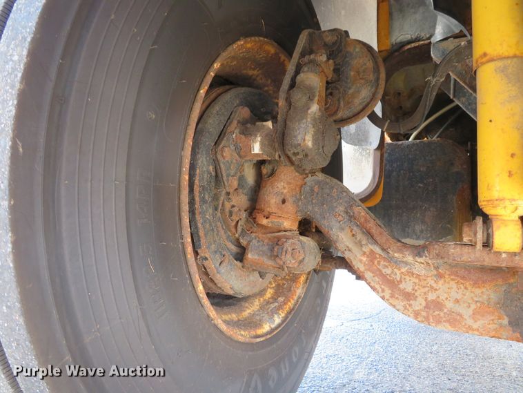 image for item DH1605 2004 Ford F750 Super Duty XL dump truck