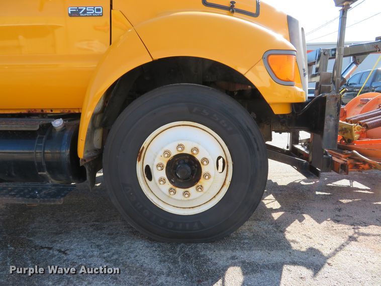 image for item DH1605 2004 Ford F750 Super Duty XL dump truck