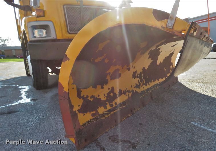 image for item DH1606 2004 GMC C8500 dump truck