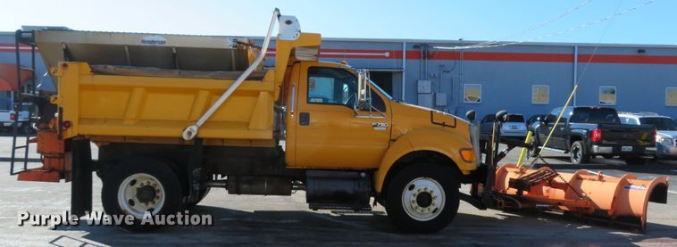 image for item DH1607 2004 Ford F750 Super Duty XL dump truck