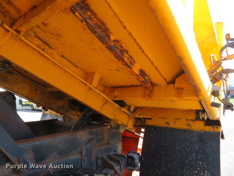 image for item DH1607 2004 Ford F750 Super Duty XL dump truck