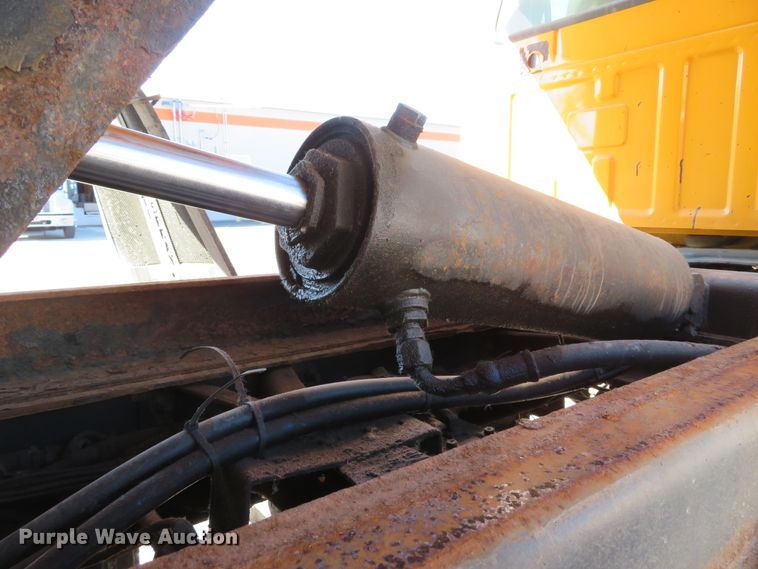 image for item DH1607 2004 Ford F750 Super Duty XL dump truck