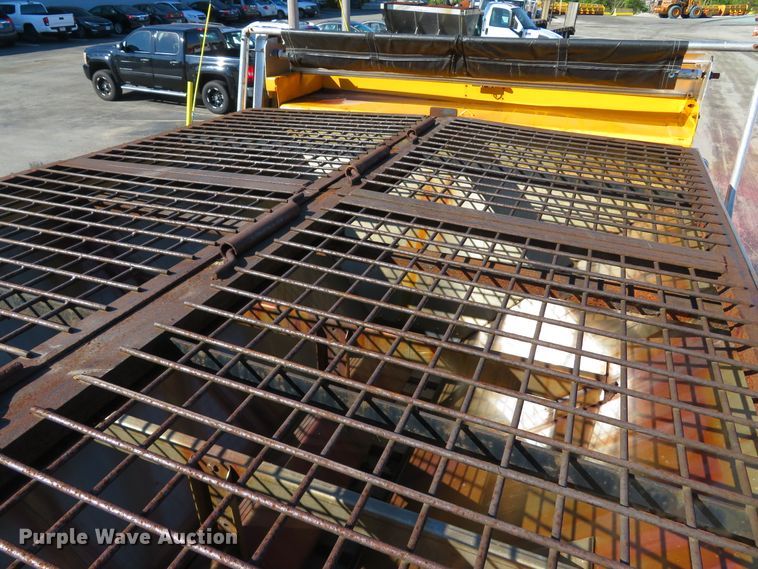 image for item DH1607 2004 Ford F750 Super Duty XL dump truck