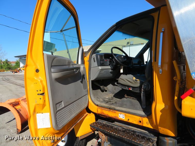 image for item DH1607 2004 Ford F750 Super Duty XL dump truck