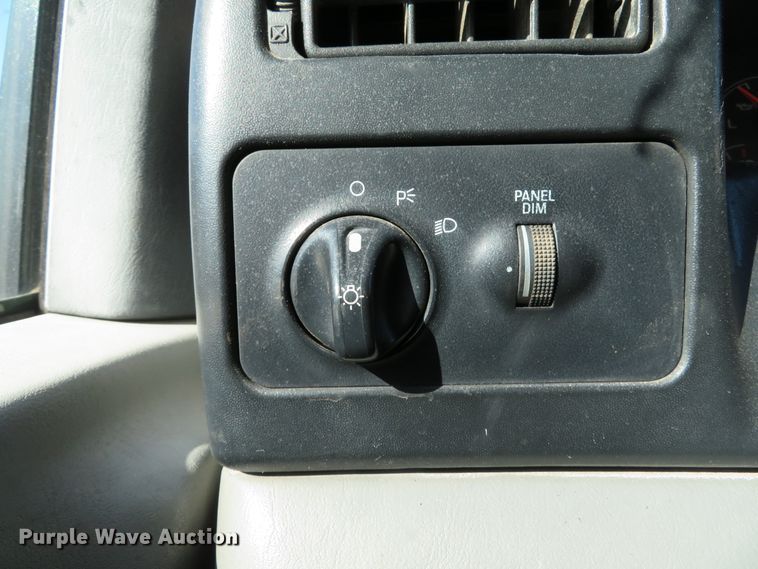 image for item DH1607 2004 Ford F750 Super Duty XL dump truck