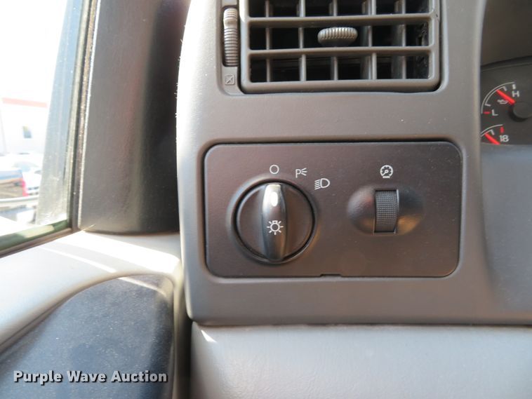 image for item DH1612 2006 Ford F750 Super Duty XLT box truck