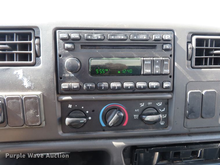 image for item DH1612 2006 Ford F750 Super Duty XLT box truck