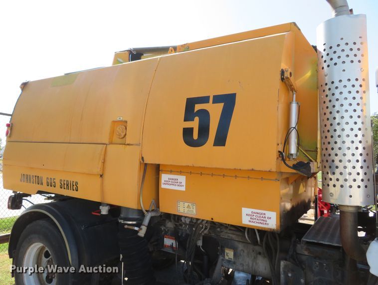 image for item DH1616 1997 Ford CF8000 street sweeper truck