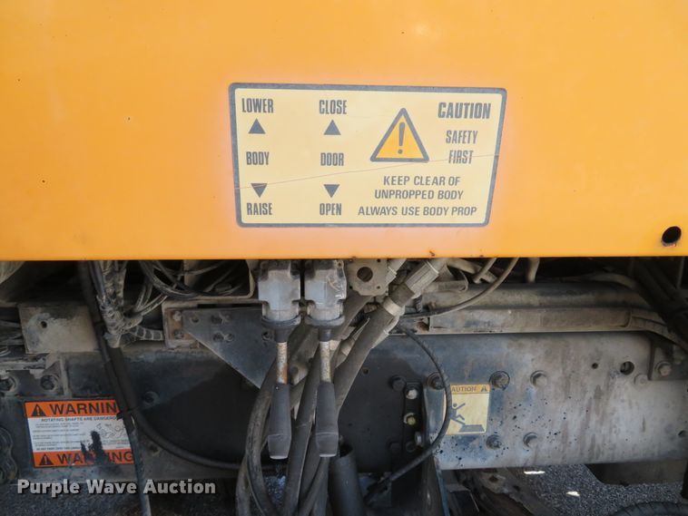 image for item DH1616 1997 Ford CF8000 street sweeper truck