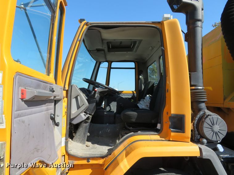 image for item DH1616 1997 Ford CF8000 street sweeper truck