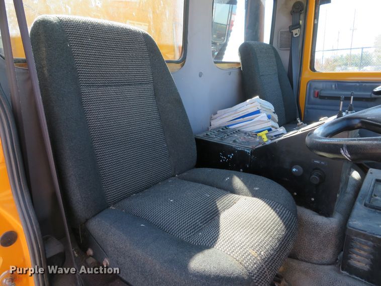 image for item DH1616 1997 Ford CF8000 street sweeper truck