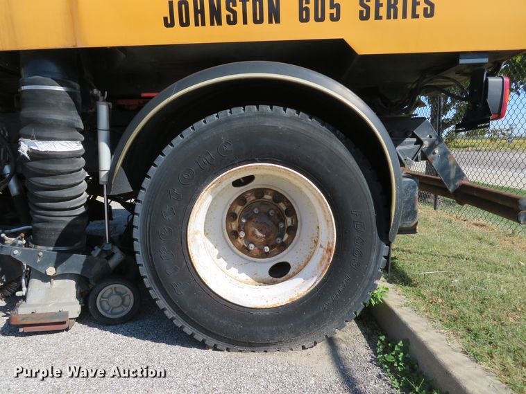 image for item DH1616 1997 Ford CF8000 street sweeper truck