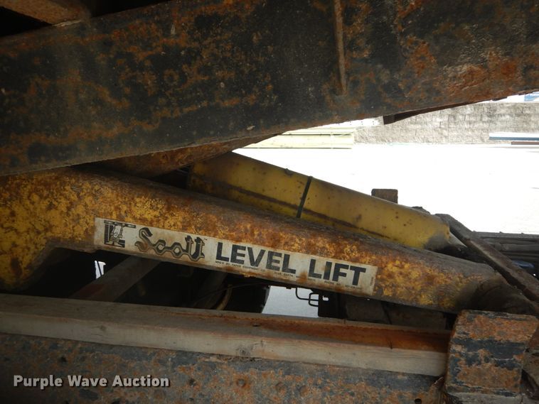 image for item DH2089 2006 Chevrolet W4500 dump flatbed truck