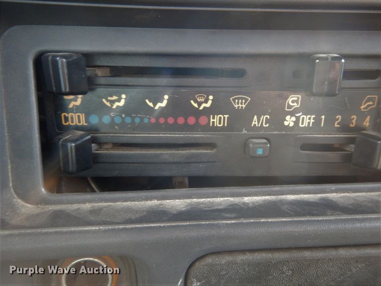 image for item DH2090 2006 Chevrolet W4500 dump flatbed truck