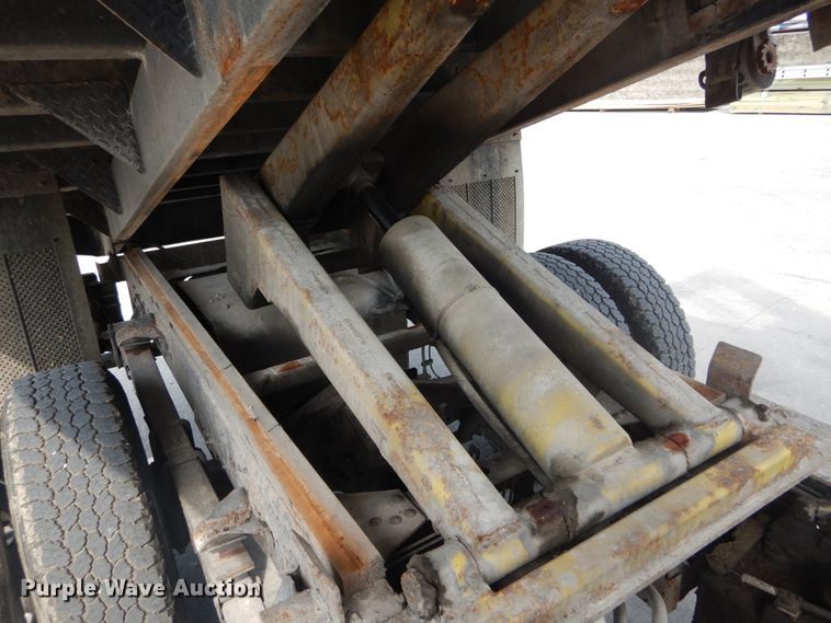 image for item DH2090 2006 Chevrolet W4500 dump flatbed truck