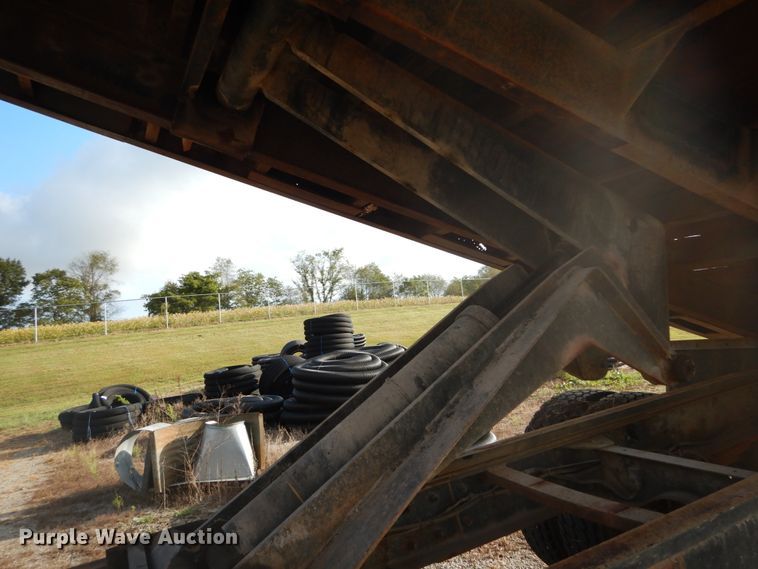 image for item DH2092 1994 GMC TopKick C5500 dump flatbed truck