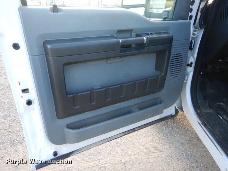 image for item DH2593 2013 Ford F450 Super Duty Crew Cab truck cab and chassis