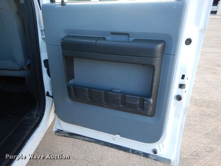 image for item DH2593 2013 Ford F450 Super Duty Crew Cab truck cab and chassis