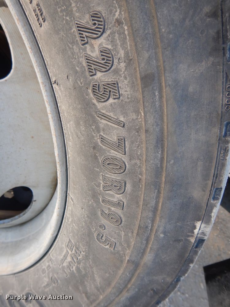 image for item DH2593 2013 Ford F450 Super Duty Crew Cab truck cab and chassis