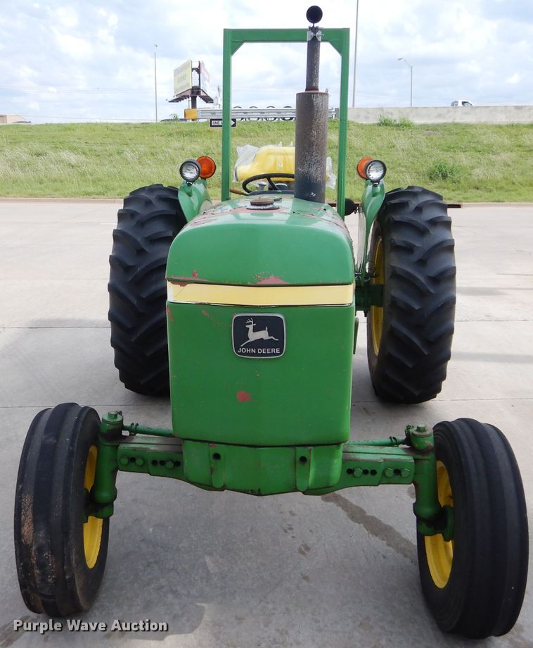 image for item DH3601 1978 John Deere 2440 tractor