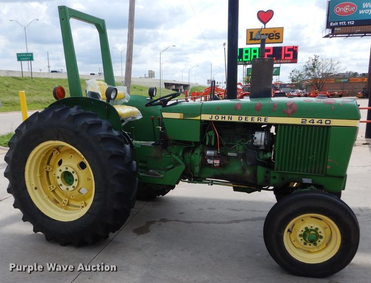 image for item DH3601 1978 John Deere 2440 tractor