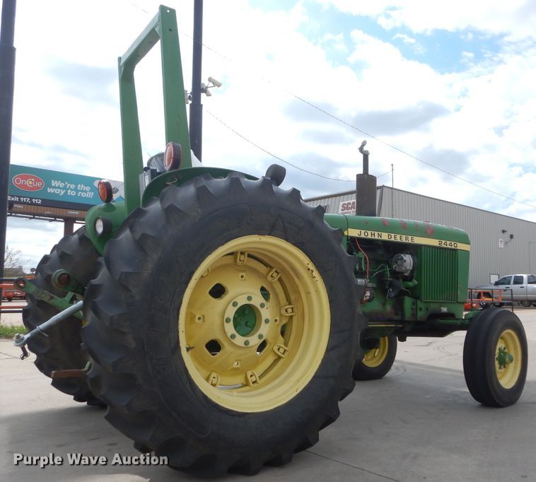 image for item DH3601 1978 John Deere 2440 tractor