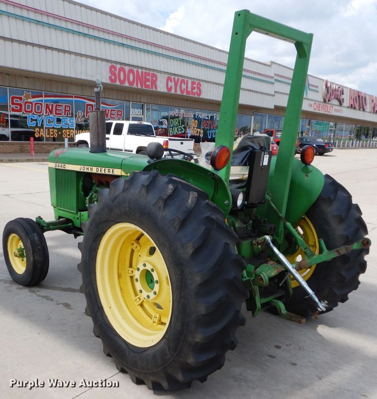 image for item DH3601 1978 John Deere 2440 tractor
