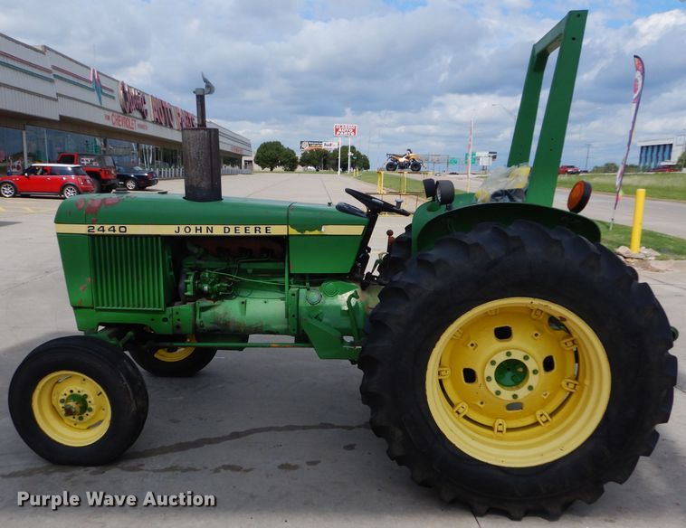 image for item DH3601 1978 John Deere 2440 tractor