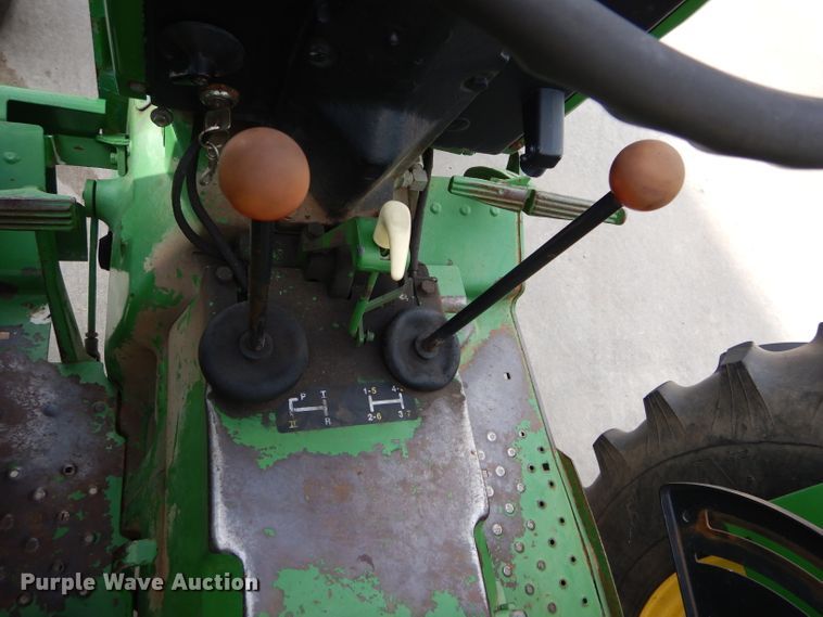 image for item DH3601 1978 John Deere 2440 tractor