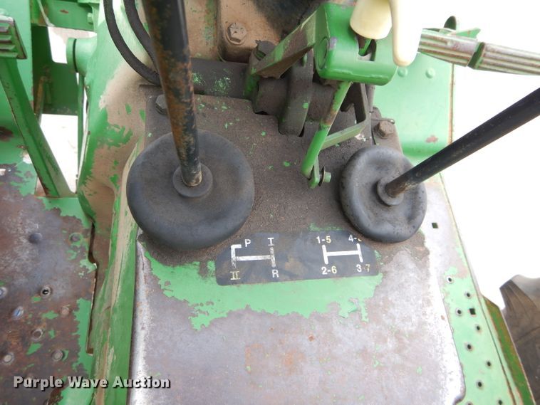 image for item DH3601 1978 John Deere 2440 tractor