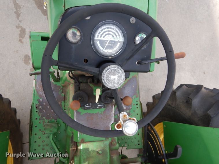 image for item DH3601 1978 John Deere 2440 tractor