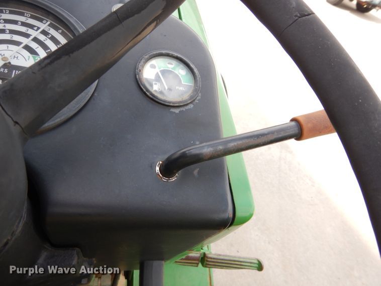 image for item DH3601 1978 John Deere 2440 tractor