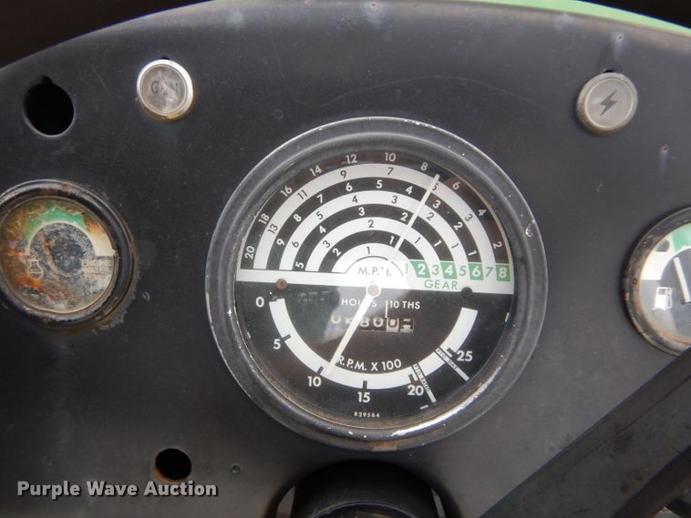 image for item DH3601 1978 John Deere 2440 tractor