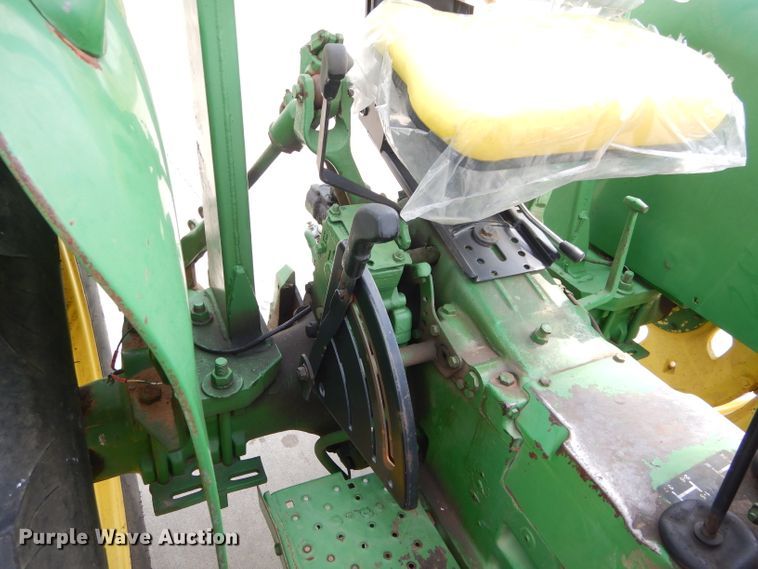 image for item DH3601 1978 John Deere 2440 tractor