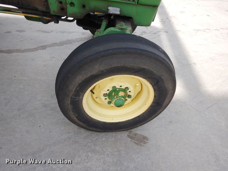 image for item DH3601 1978 John Deere 2440 tractor
