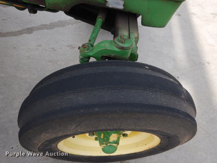 image for item DH3601 1978 John Deere 2440 tractor
