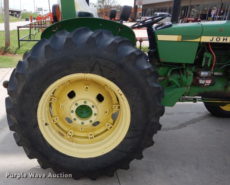 image for item DH3601 1978 John Deere 2440 tractor