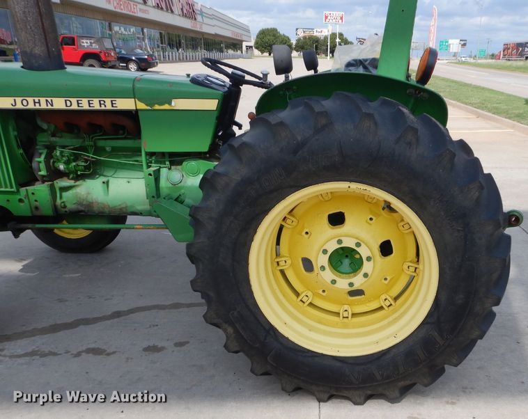 image for item DH3601 1978 John Deere 2440 tractor