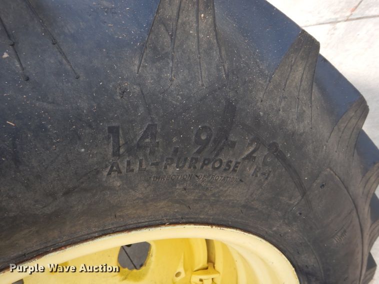 image for item DH3601 1978 John Deere 2440 tractor