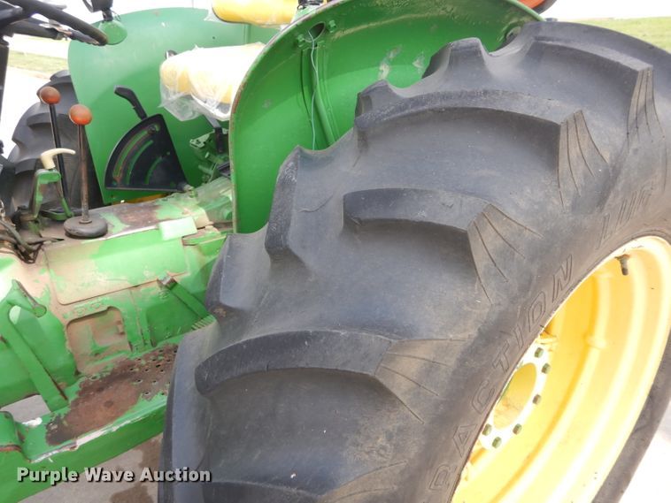 image for item DH3601 1978 John Deere 2440 tractor